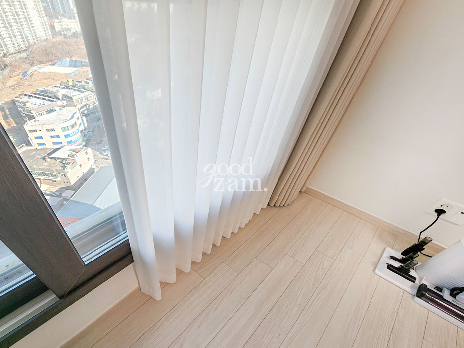 베이지커튼으로 통일감을 주어 공간을 넓어보이게 연출해요!